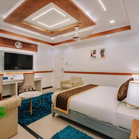 Excellency Airport Hotel Kochi Exteriör bild