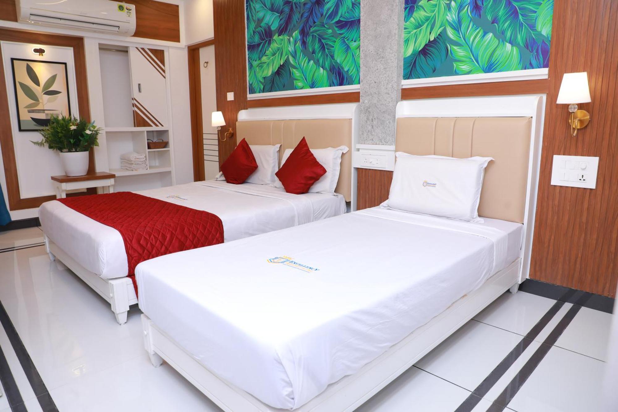 Excellency Airport Hotel Kochi Exteriör bild