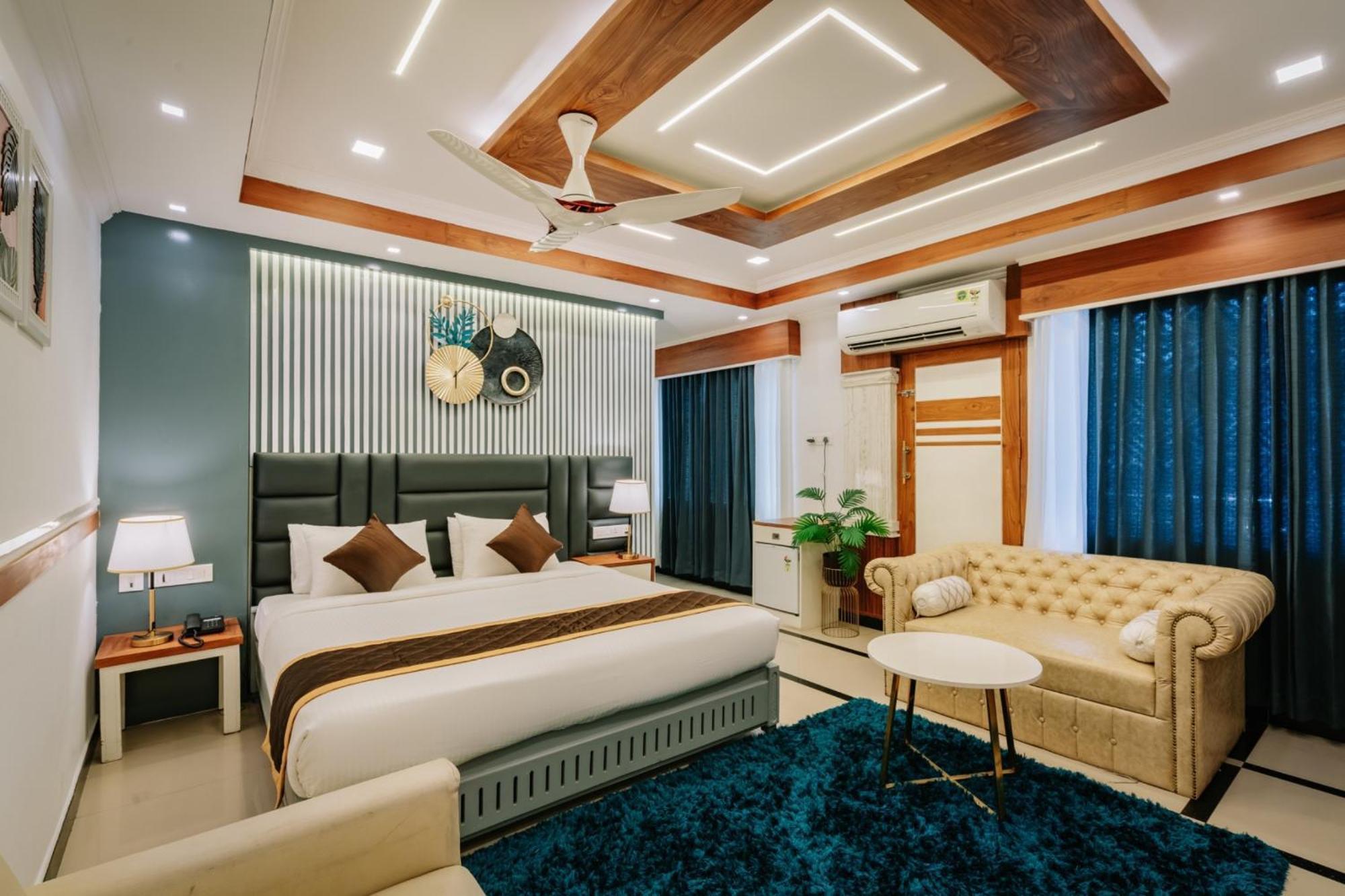 Excellency Airport Hotel Kochi Exteriör bild